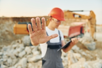 BHP w budownictwie – największe zagrożenia i skuteczne sposoby ochrony
